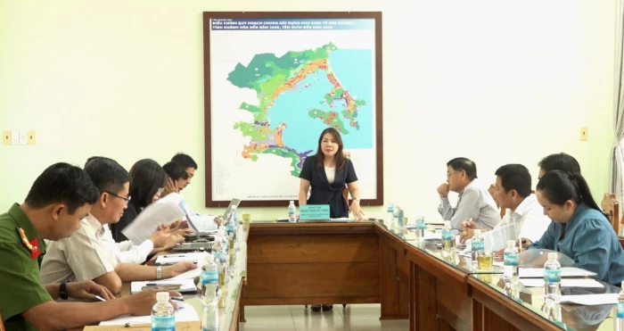 Kiểm tra công tác chuẩn bị bầu cử tại xã Vạn Ninh