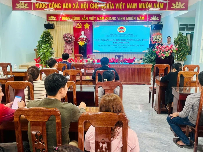 Giải ngân 1 tỷ đồng vốn vay Quỹ Hỗ trợ nông dân tỉnh tại xã Vạn Thắng