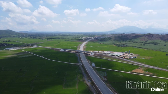 Nỗ lực hoàn thiện hệ thống đường bộ cao tốc đông - tây