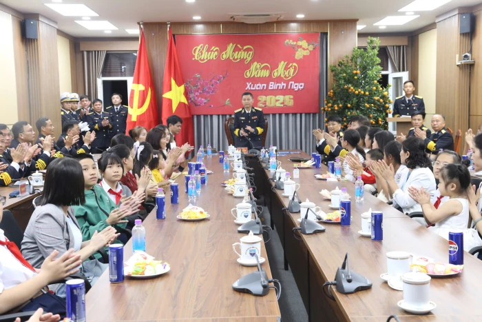 Vùng 4 Hải quân chúc Tết trực tuyến các đảo, tàu trực trên quần đảo Trường Sa