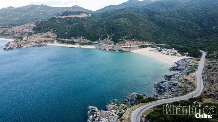 Du xuân trên cung đường biển đẹp nhất Khánh Hòa