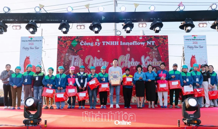 Trao 541 suất quà Tết cho công nhân Công ty TNHH Innoflow NT