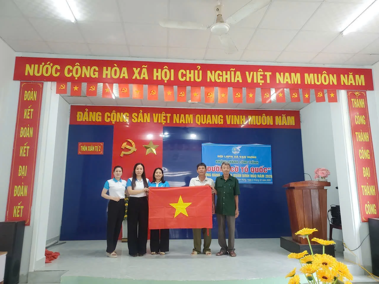 Hội Liên hiệp Phụ nữ xã Vạn Hưng khánh thành công trình “Đường cờ Tổ quốc”