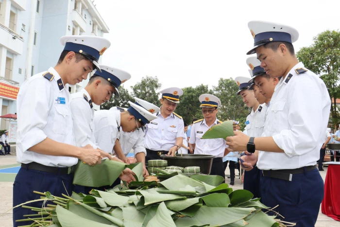 Học viện Hải quân tổ chức hội thi “Gói bánh chưng xanh”