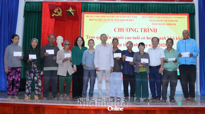 Trao 660 suất quà Tết cho người cao tuổi có hoàn cảnh khó khăn