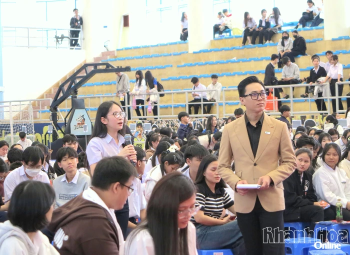 Hơn 2.000 học sinh tham gia chương trình Tư vấn mùa thi
