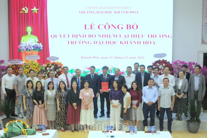 Tiến sĩ Phan Phiến tiếp tục giữ chức vụ Hiệu trưởng Trường Đại học Khánh Hòa