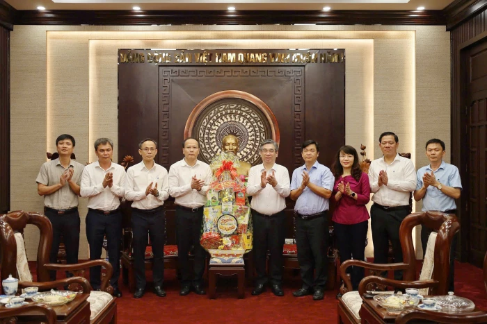 Phó Bí thư Tỉnh ủy Nguyễn Khắc Hà thăm, chúc Tết Đảng bộ TP. Hồ Chí Minh