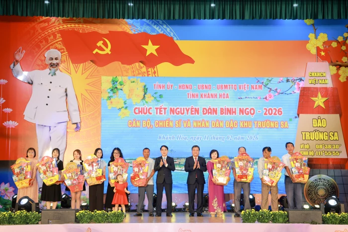 Ấm áp cầu truyền hình chúc Tết Trường Sa