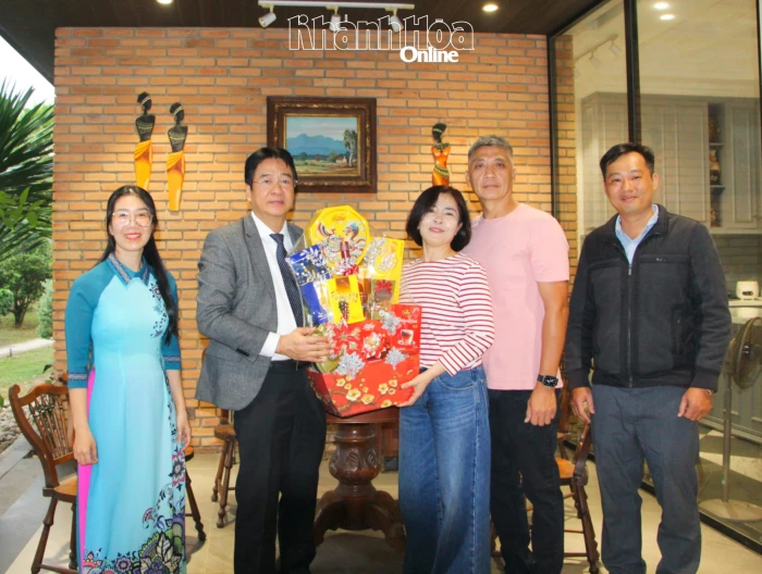 Phó Chủ tịch Thường trực UBND tỉnh Nguyễn Long Biên thăm, chúc Tết gia đình các đồng chí nguyên lãnh đạo tỉnh đã từ trần