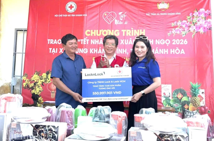 Hội Chữ thập đỏ tỉnh Khánh Hòa trao 150 suất quà Tết tại xã Trung Khánh Vĩnh