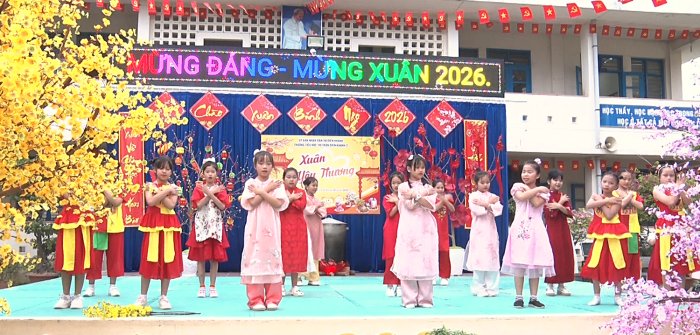 Trường Tiểu học thị trấn Diên Khánh 2 tổ chức chương trình “Xuân yêu thương” mừng xuân Bính Ngọ 2026