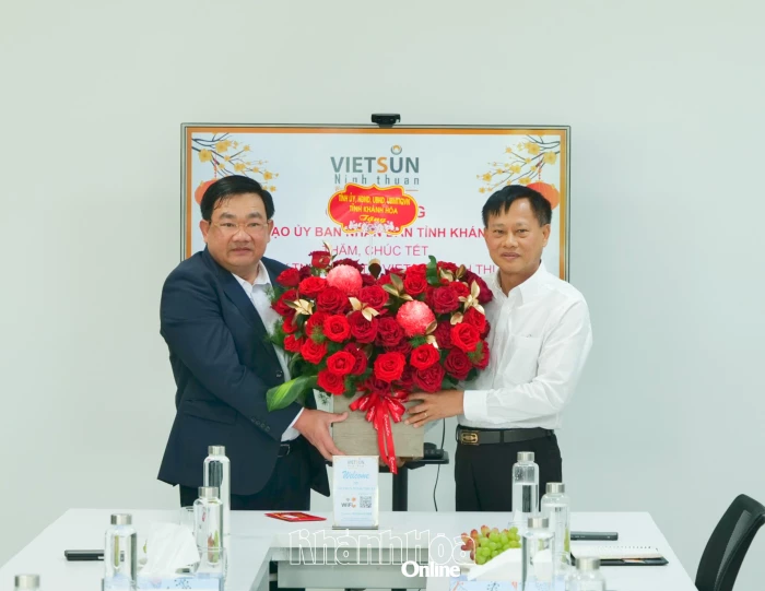 Phó Chủ tịch UBND tỉnh Trịnh Minh Hoàng thăm, động viên một số đơn vị, doanh nghiệp đầu xuân Bính Ngọ 2026