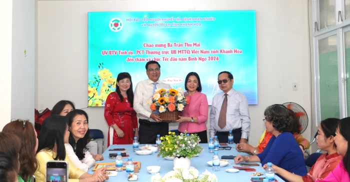 Phó Chủ tịch Thường trực Ủy ban MTTQ Việt Nam tỉnh Trần Thu Mai thăm Hội Bảo trợ người khuyết tật, bệnh nhân nghèo và quyền trẻ em tỉnh Khánh Hòa