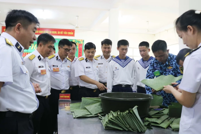 Lữ đoàn 189 Hải quân tổ chức hội thi "Bánh chưng xanh" và "Bình báo tường" mừng xuân Bính Ngọ 2026