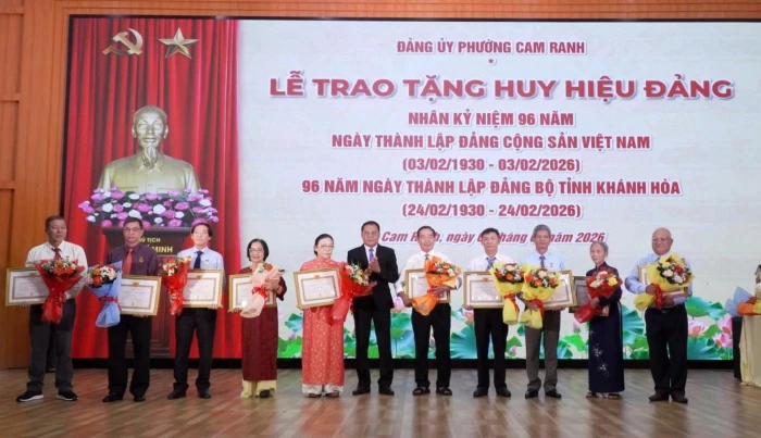 Đảng ủy phường Cam Ranh gặp mặt kỷ niệm 96 năm Ngày thành lập Đảng