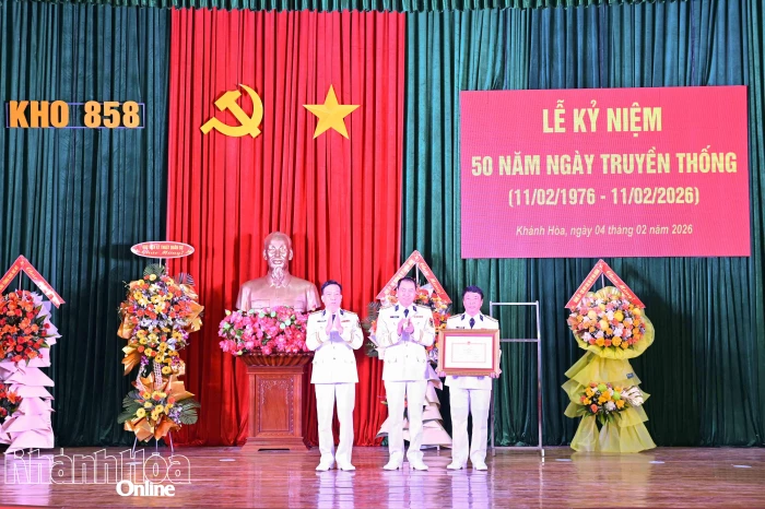 Kho 858 Hải quân kỷ niệm 50 năm ngày truyền thống