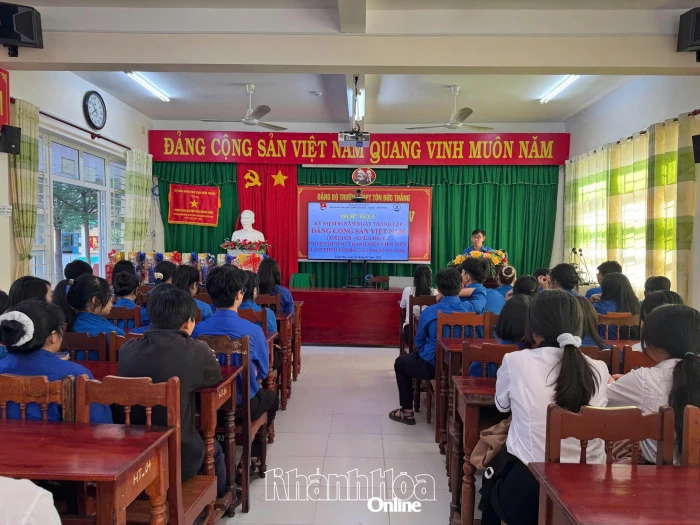 Trường THPT Tôn Đức Thắng tổ chức các hoạt động chào mừng Ngày thành lập Đảng