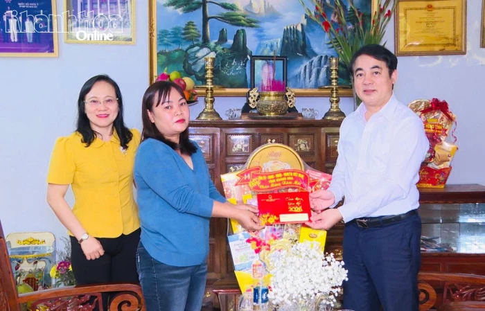 Bí thư Tỉnh ủy Khánh Hòa Nghiêm Xuân Thành thăm, chúc Tết gia đình các đồng chí nguyên Bí thư Tỉnh ủy đã từ trần