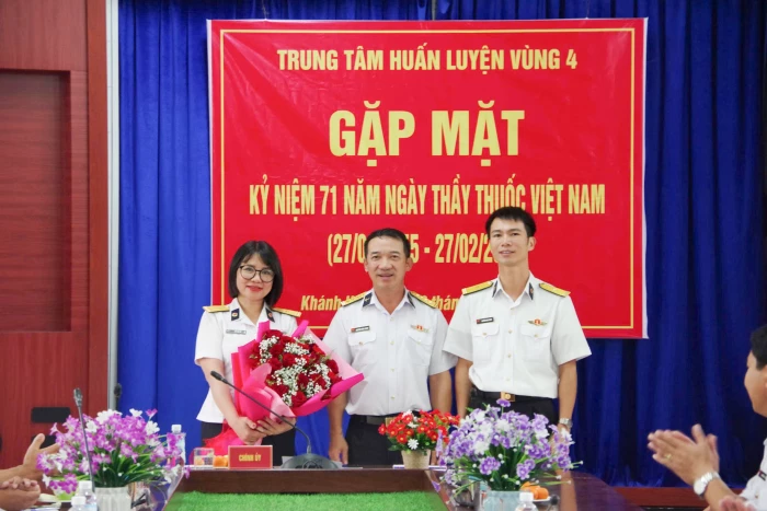 Trung tâm Huấn luyện Vùng 4 Hải quân kỷ niệm 71 năm Ngày Thầy thuốc Việt Nam