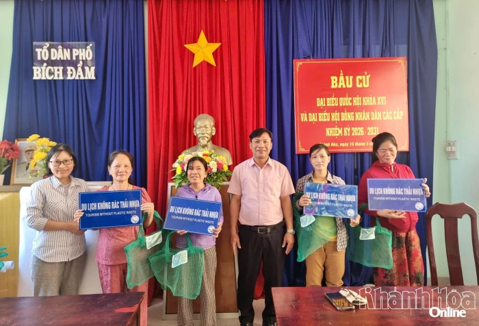 Ban Quản lý vịnh Nha Trang tập huấn các giải pháp bảo vệ môi trường cho người dân Tổ dân phố Bích Đầm