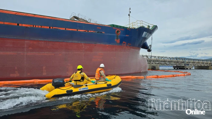 Chủ động ứng phó khi có sự cố tràn dầu
