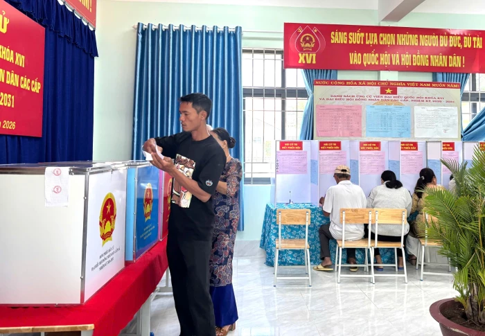 Cử tri xã Phước Hậu nô nức đi bầu cử