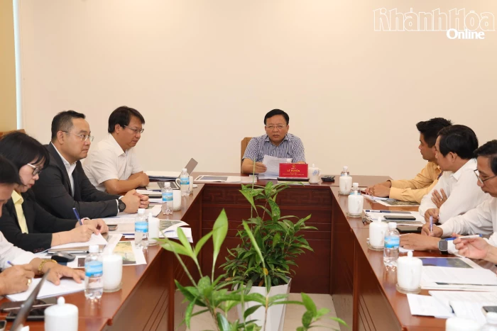 Đề xuất đầu tư thí điểm tuyến xe buýt 2 tầng thoáng nóc dọc đường biển