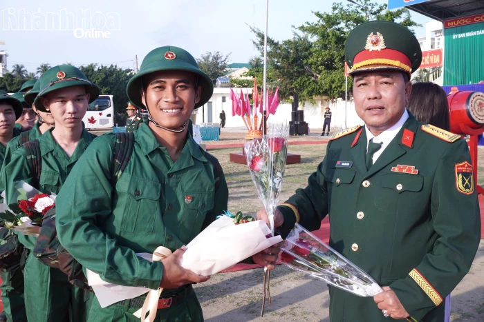 Điểm giao nhận quân số 1: Đảm bảo 100% quân số giao cho các đơn vị