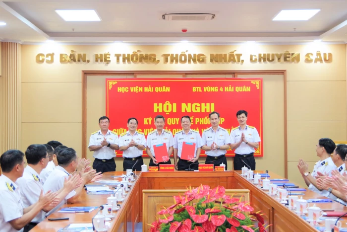 Học viện Hải quân và Vùng 4 Hải quân ký kết quy chế phối hợp