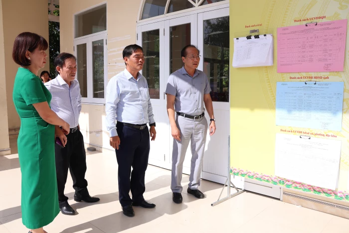 Phó Bí thư Tỉnh ủy Nguyễn Khắc Hà kiểm tra công tác chuẩn bị bầu cử tại xã Suối Dầu