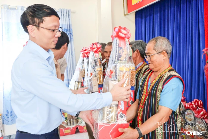 Những "cây cao bóng cả" giữa đại ngàn