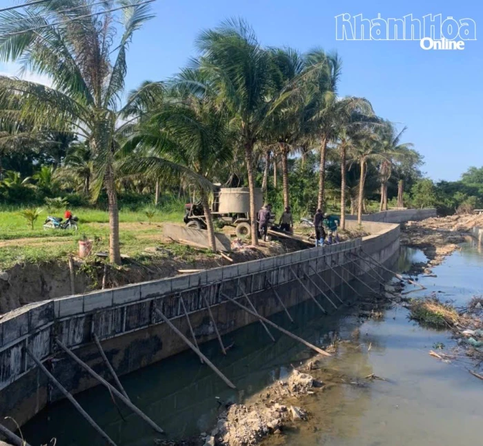 Xã Nam Cam Ranh: Đầu tư nâng cấp, sửa chữa đường vào khu sản xuất Đồng Gốc