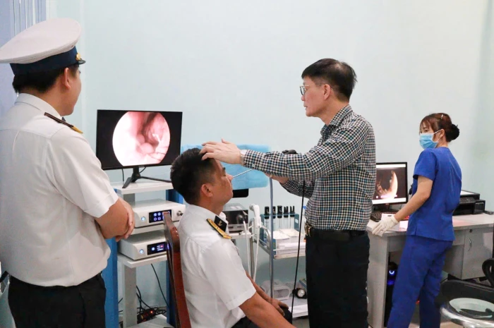 Lữ đoàn 101 phối hợp khảo sát điều kiện khám chữa bệnh