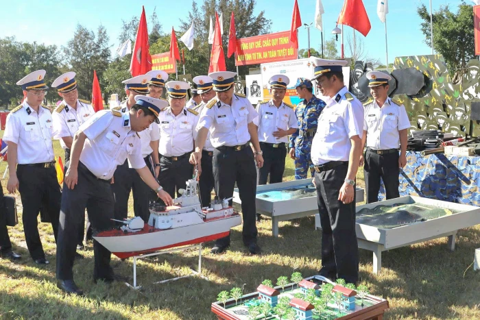 Các đơn vị thuộc Vùng 4 Hải quân ra quân huấn luyện năm 2026