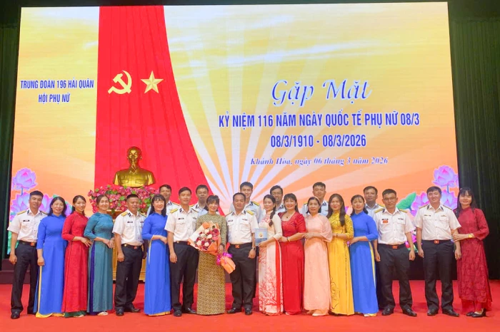Trung đoàn 196 tổ chức họp mặt kỷ niệm 116 năm Ngày Quốc tế Phụ nữ