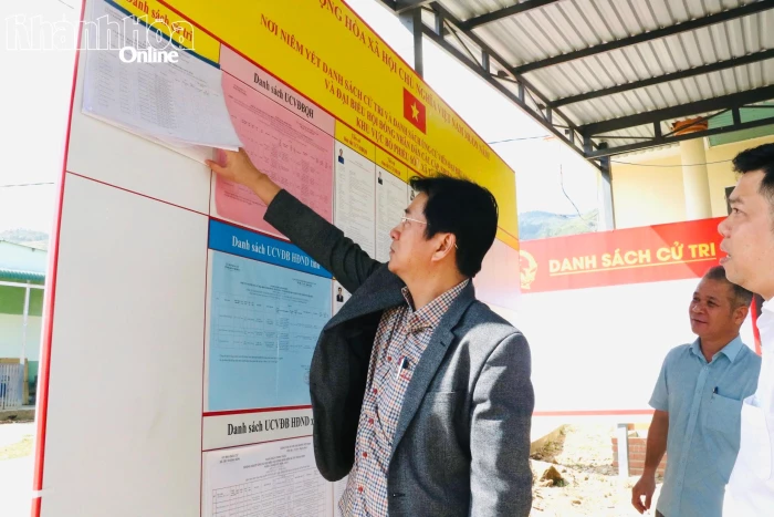 Phó Chủ tịch Thường trực UBND tỉnh Nguyễn Long Biên kiểm tra công tác chuẩn bị bầu cử tại 2 xã Khánh Sơn và Tây Khánh Sơn