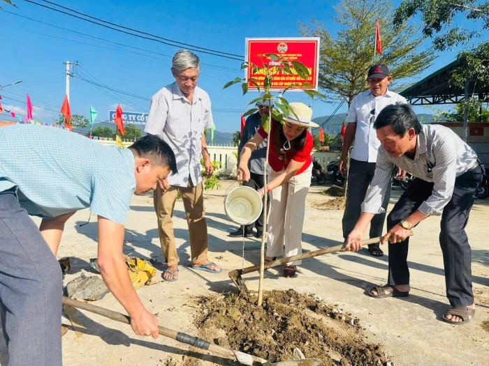 Hội Nông dân xã Vạn Thắng phát động trồng cây xanh chào mừng thành công bầu cử đại biểu Quốc hội khóa XVI và đại biểu HĐND các cấp