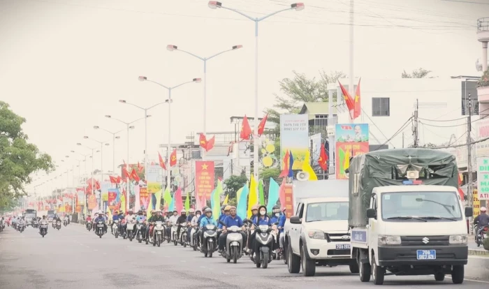 Xã Diên Khánh ra quân diễu hành tuyên truyền về bầu cử