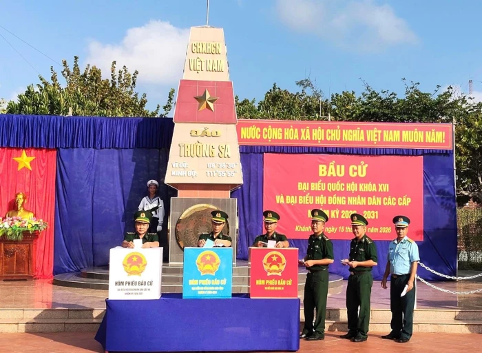 Cán bộ, chiến sĩ Bộ đội Biên phòng tỉnh Khánh Hòa nghiêm túc tham gia bầu cử