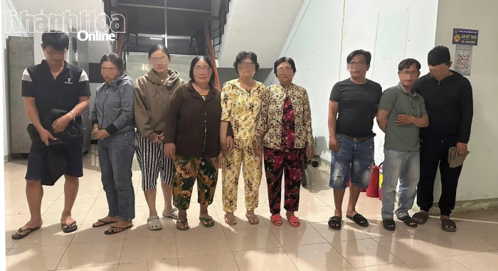 Công an phường Đông Hải bắt quả tang 9 đối tượng tụ tập chơi xóc đĩa