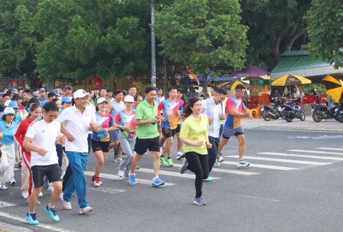 Xã Cam Lâm: Hơn 500 người tham gia Ngày chạy Olympic vì sức khỏe toàn dân, vì an ninh Tổ quốc năm 2026