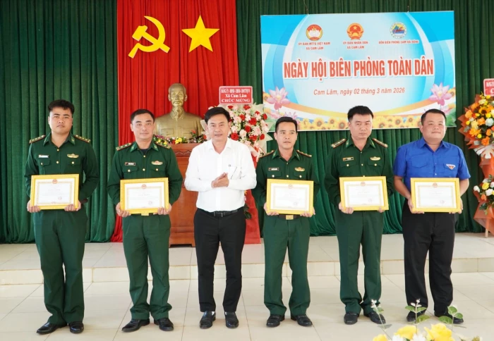 UBND xã Cam Lâm phối hợp tổ chức Ngày hội Biên phòng toàn dân