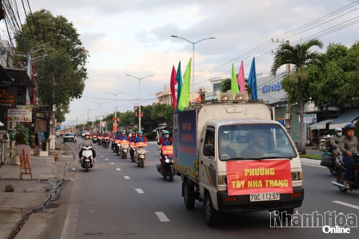 Phường Tây Nha Trang diễu hành tuyên truyền lưu động bầu cử đại biểu Quốc hội khóa XVI và đại biểu HĐND các cấp