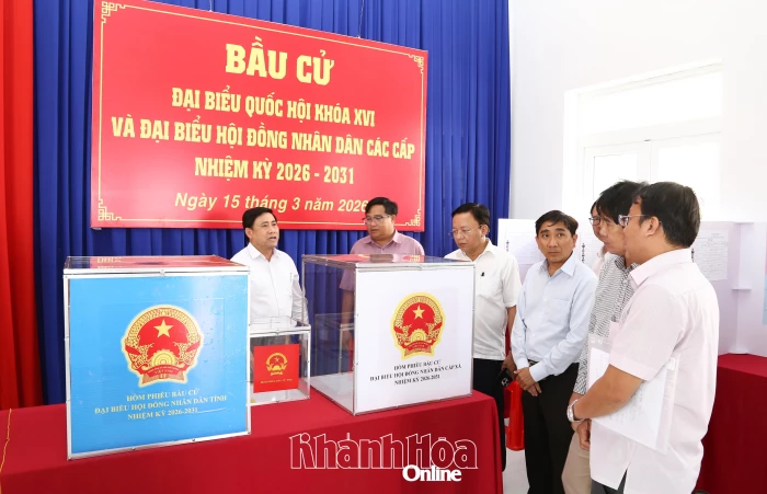 Phó Bí thư Tỉnh ủy, Chủ tịch HĐND tỉnh Lâm Đông kiểm tra công tác chuẩn bị bầu cử tại phường Ba Ngòi và xã Thuận Bắc