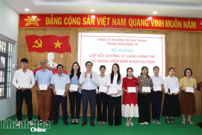 79 đảng viên mới khu vực Nha Trang được bồi dưỡng lý luận chính trị