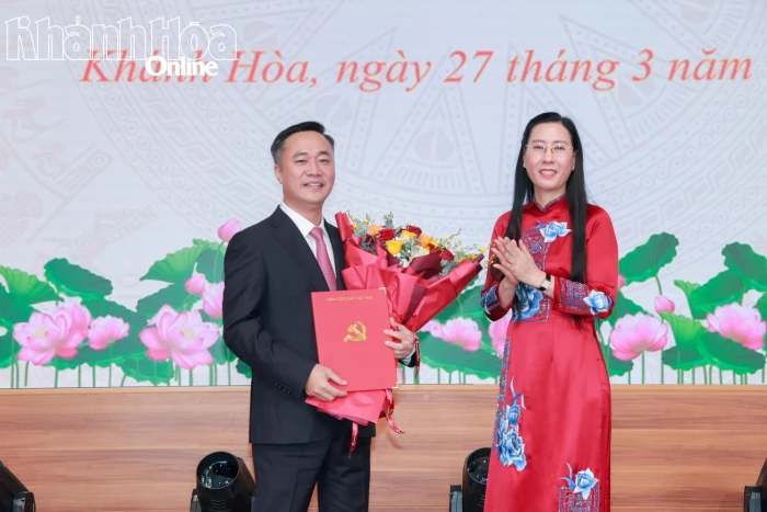 Ban Bí thư điều động, chỉ định đồng chí Nguyễn Việt Hùng giữ chức Phó Bí thư Tỉnh ủy Khánh Hòa