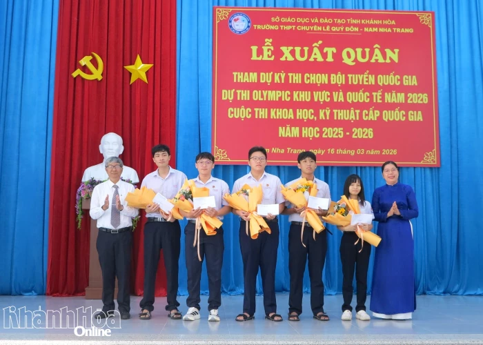 Trường THPT Chuyên Lê Quý Đôn - Nam Nha Trang tổ chức lễ xuất quân tham dự các kỳ thi quốc gia