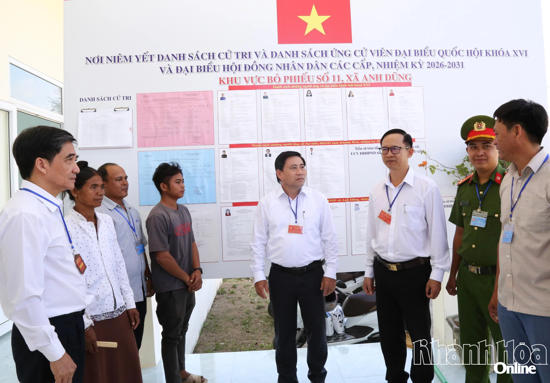 Chủ tịch HĐND tỉnh Lâm Đông kiểm tra công tác bầu cử tại xã Anh Dũng và 2 phường Đông Hải, Bảo An