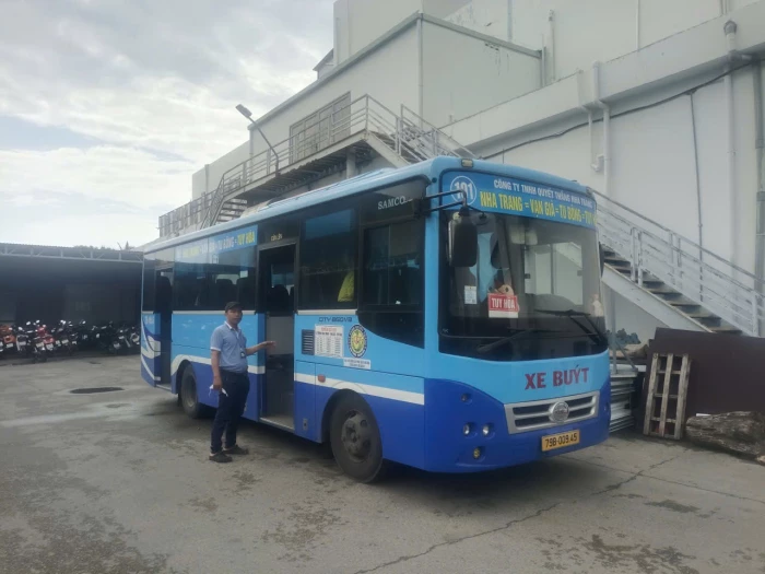 Xe buýt Quyết Thắng giữ nguyên giá vé dù giá xăng, dầu tăng cao